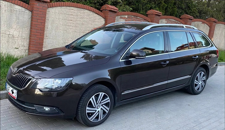 Skoda Superb cena 51537 przebieg: 253000, rok produkcji 2014 z Gdańsk małe 466